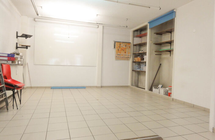 Local commercial Chambery 74 m2 — photo 3