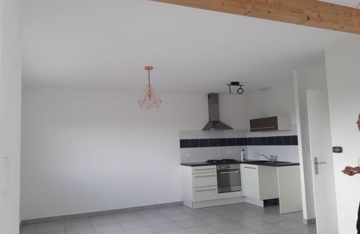 Maison de 100m2 à louer sur Larnod — photo 3
