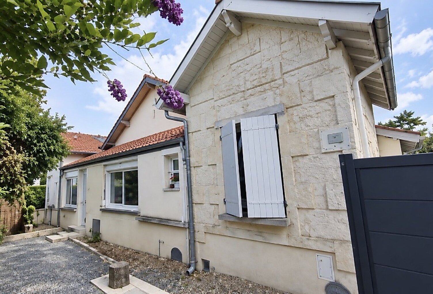 LACANAU BOURG – ANCIENNE MAISON CANAULAISE RENOVEE 4 PIECES DE 143 m² + JARDIN - AU CALME- SANS VIS-A-VIS — photo 1