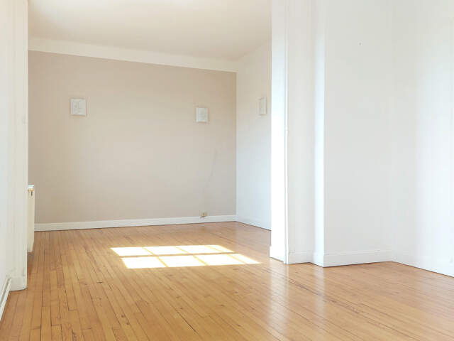 Appartement à vendre 3 pièces MONTAUBAN (82),dernier étage centre ville avec parking et loggia — photo du bien