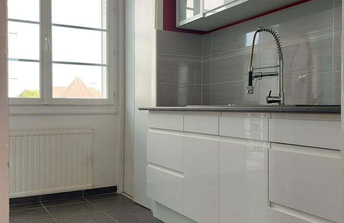 Appartement à vendre 3 pièces MONTAUBAN (82),dernier étage centre ville avec parking et loggia — photo 2