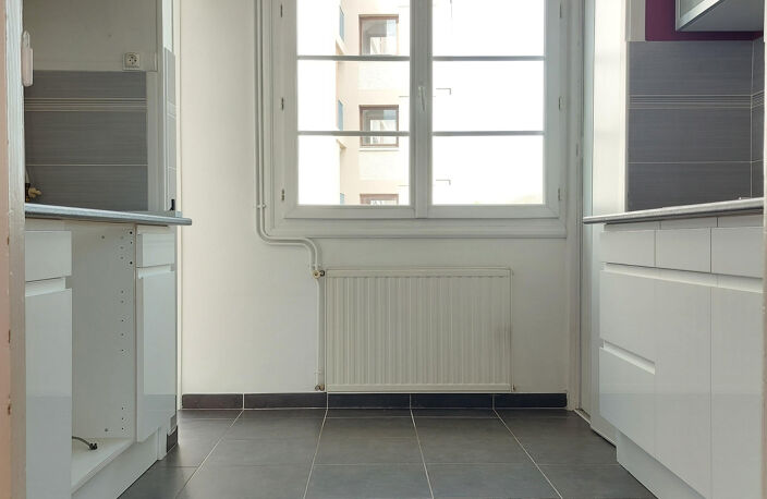 Appartement à vendre 3 pièces MONTAUBAN (82),dernier étage centre ville avec parking et loggia — photo 4