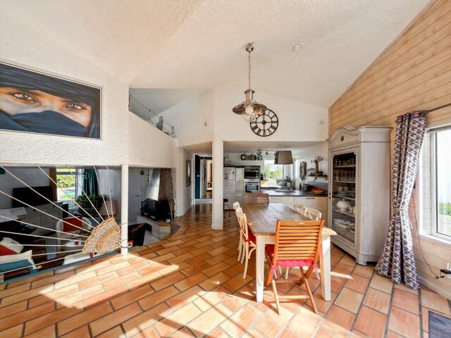 MAISON ATYPIQUE DE 80 M² SUR PLUS DE 1 000 M² DE TERRAIN — photo du bien
