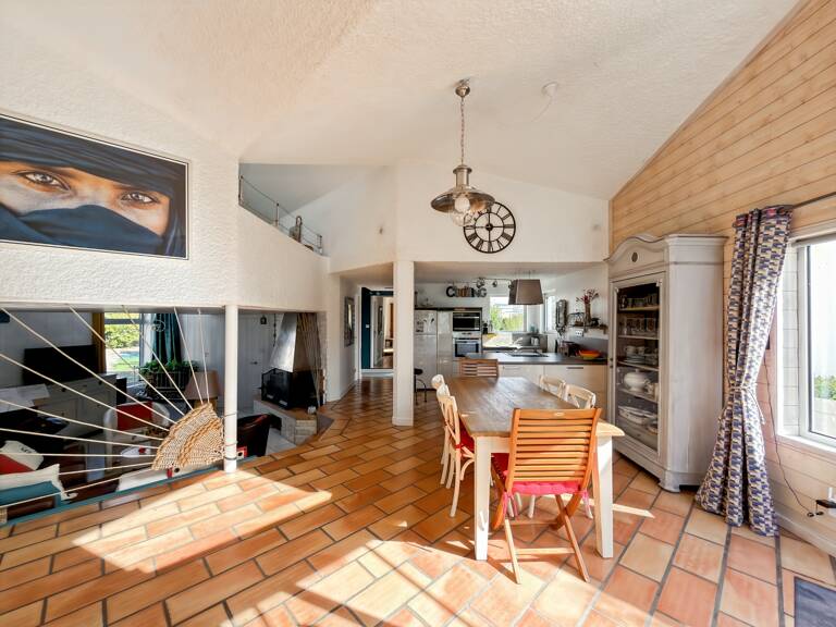 MAISON ATYPIQUE DE 80 M² SUR PLUS DE 1 000 M² DE TERRAIN — photo 1