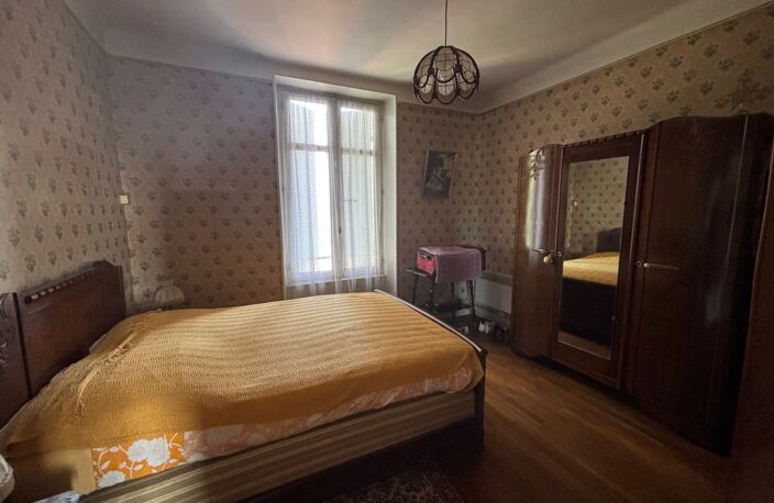 Maison 6 pièces avec grand jardin, garages et dépendances à Nevers — photo 5