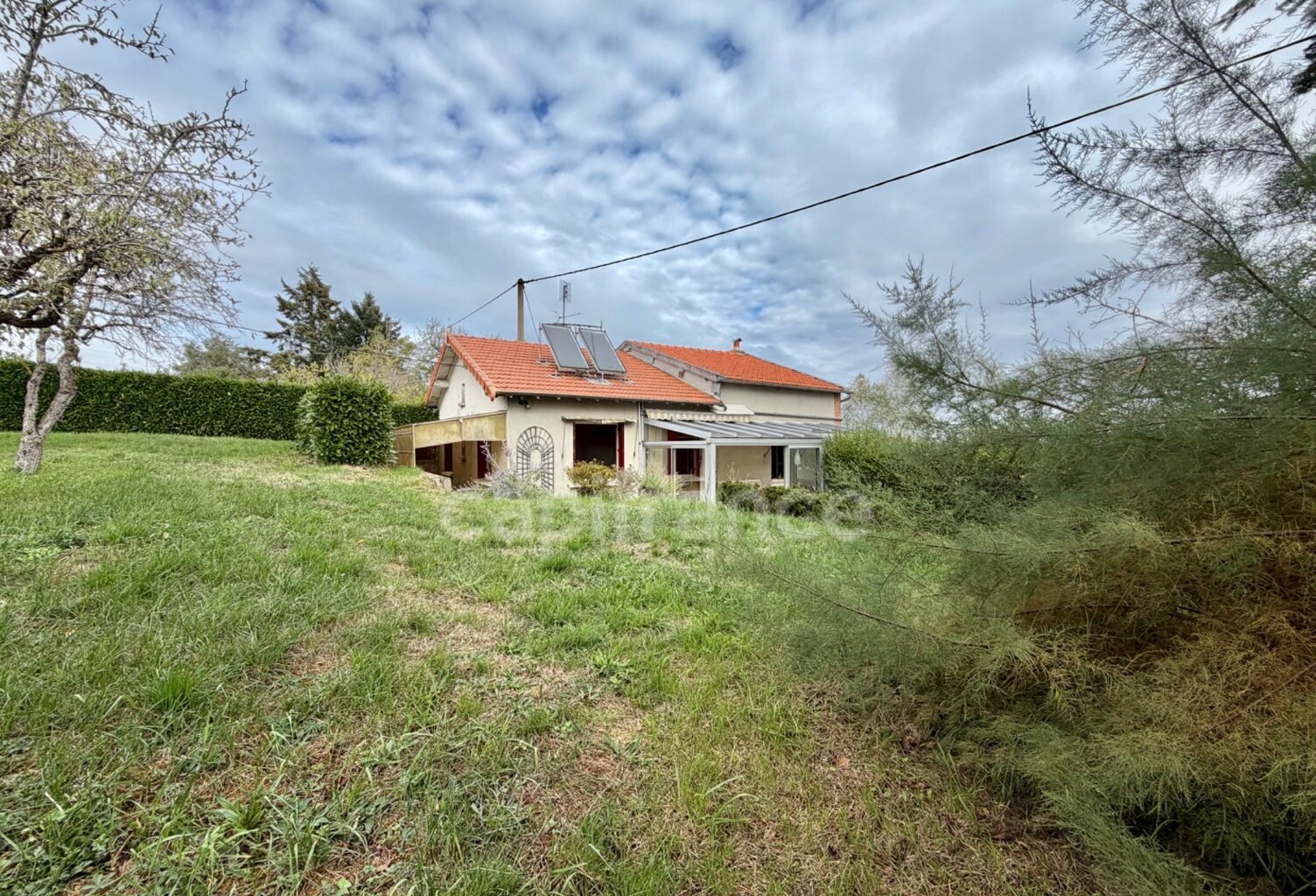 MAISON À RÉNOVER DE 75 M2, 2 CHAMBRES, TERRAIN DE 6 123 M2, FIBRE OPTIQUE, GARAGE DE 35 M2, DÉPÔT DE 65 M2, VÉRANDA, 2 PUITS — photo 1