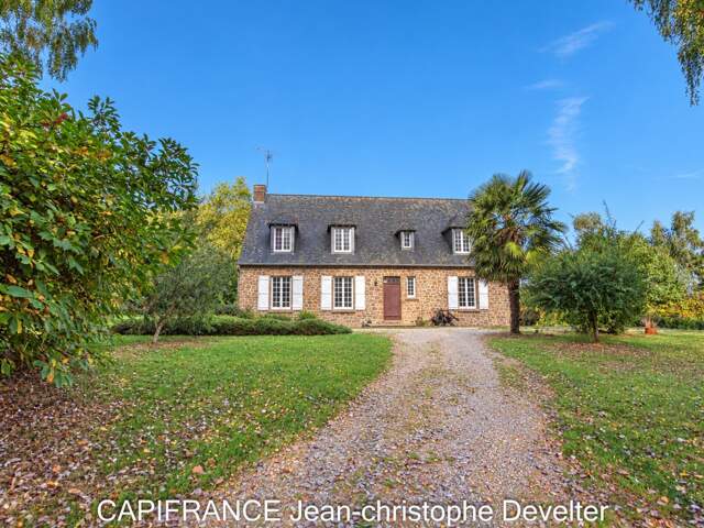 Propriete à vendre 7 pièces proche de MAYENNE (53) sur terrain de 2,3 hectares — photo du bien