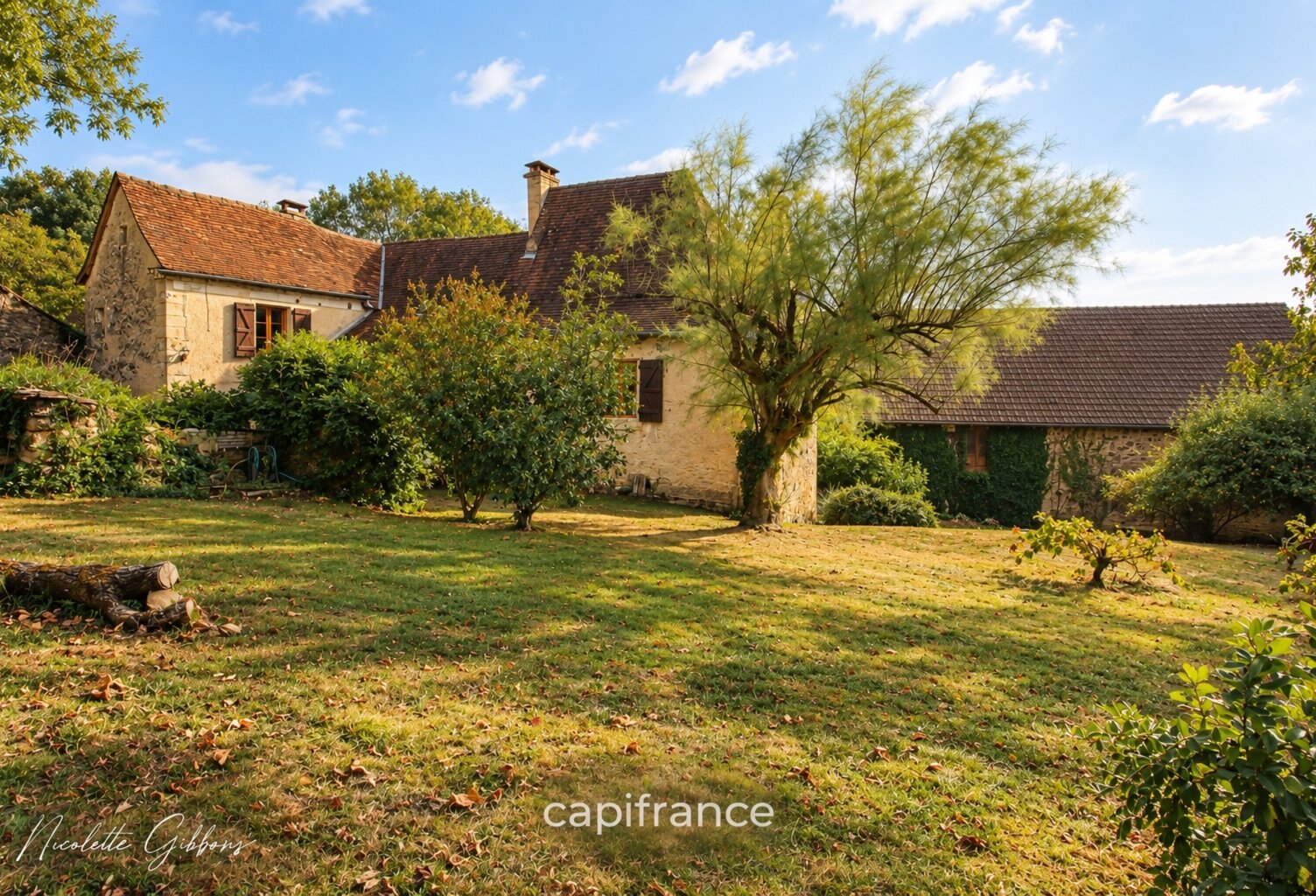 Maison de caractère du XIVe siècle avec grange et piscine – Proche à Beaulieu sur Dordogne, Vallée de la Dordogne, Corrèze — photo 1