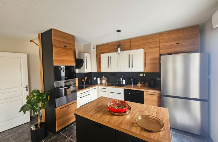 Bassens – Une très jolie maison familiale dans un état impeccable avec jardin, garage,  spa et sauna — photo 4
