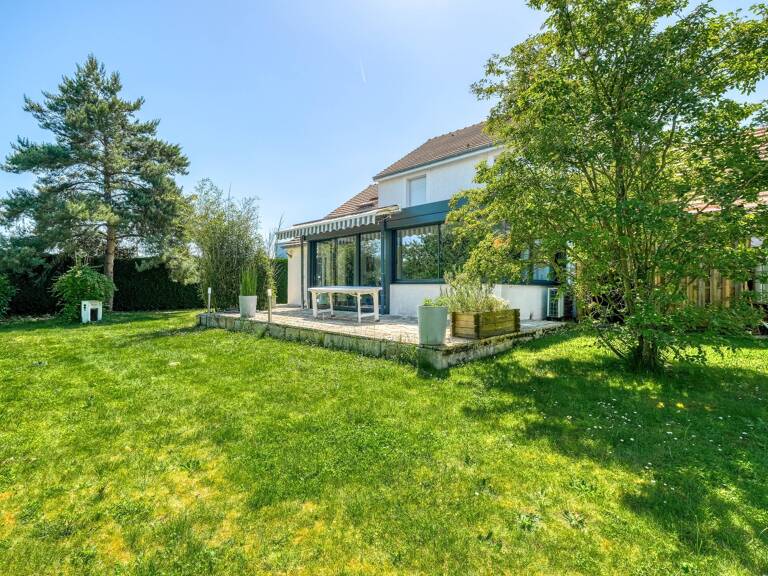 Christophe Michaudelle – CAPIFRANCE - vous propose à JUILLY : maison - 7 pièces - 175 m² - 5 chambres - grandes pièces de vie avec véranda - 2 pièces d'eau - dressing - buanderie - garage et stationne — photo 1