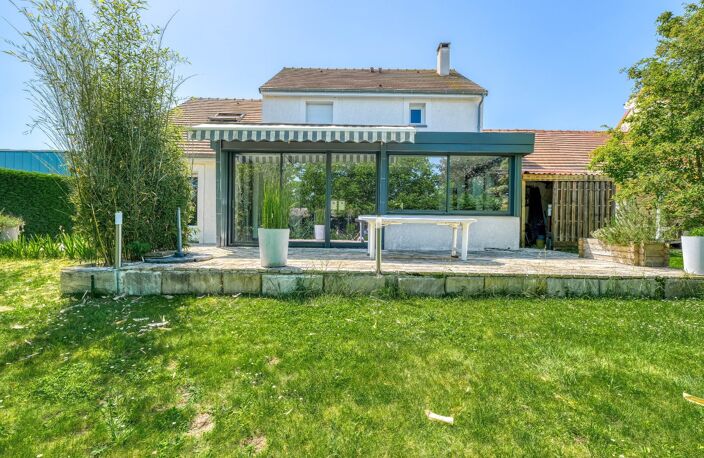Christophe Michaudelle – CAPIFRANCE - vous propose à JUILLY : maison - 7 pièces - 175 m² - 5 chambres - grandes pièces de vie avec véranda - 2 pièces d'eau - dressing - buanderie - garage et stationne — photo 2