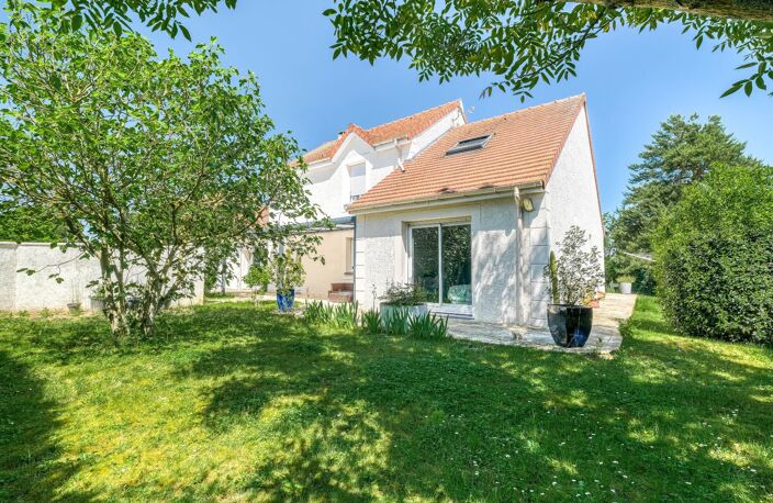 Christophe Michaudelle – CAPIFRANCE - vous propose à JUILLY : maison - 7 pièces - 175 m² - 5 chambres - grandes pièces de vie avec véranda - 2 pièces d'eau - dressing - buanderie - garage et stationne — photo 4