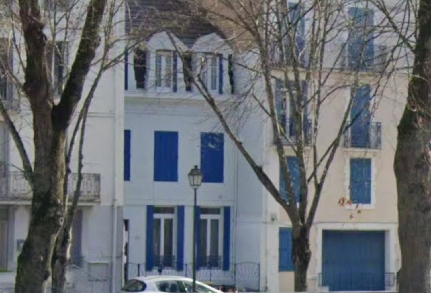 Immeuble à vendre NERIS LES BAINS (03) — photo 1