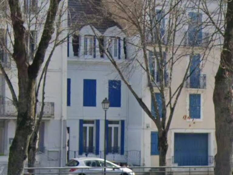 Immeuble à vendre NERIS LES BAINS (03) — photo 1