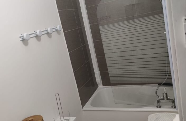 Immeuble à vendre NERIS LES BAINS (03) — photo 2
