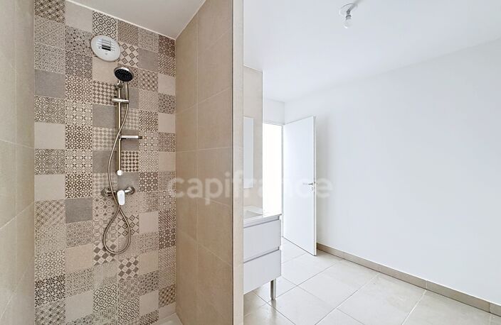 À louer – Appartement 2 pièces meublé, avec terrasse - LANGLADE (30) — photo 2