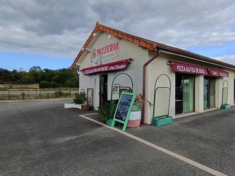 Creysse – Fonds de commerce de pizzeria avec four à bois et restauration rapide  – 49 800 € — photo 1