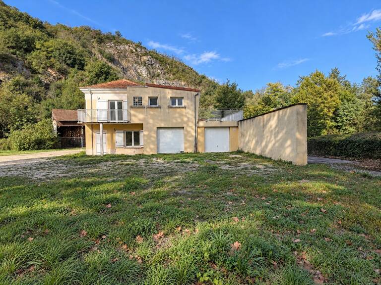 SAINT-BARTHÉLEMY-DE-VALS (26) – MAISON AMÉNAGÉE EN DEUX APPARTEMENTS – TERRAIN D’ENVIRON 7 000 M² — photo 1