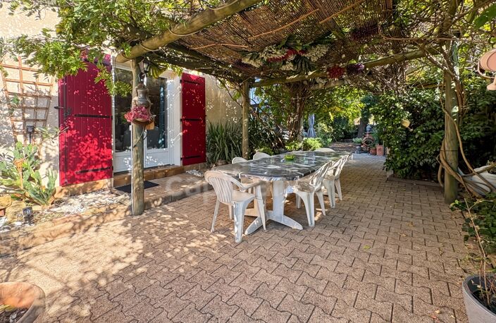 MAISON DE 211 M² – 5 CHAMBRES – SPA – GRANDS GARAGES ET DÉPENDANCES – TERRAIN DE 2 305 M² — photo 2