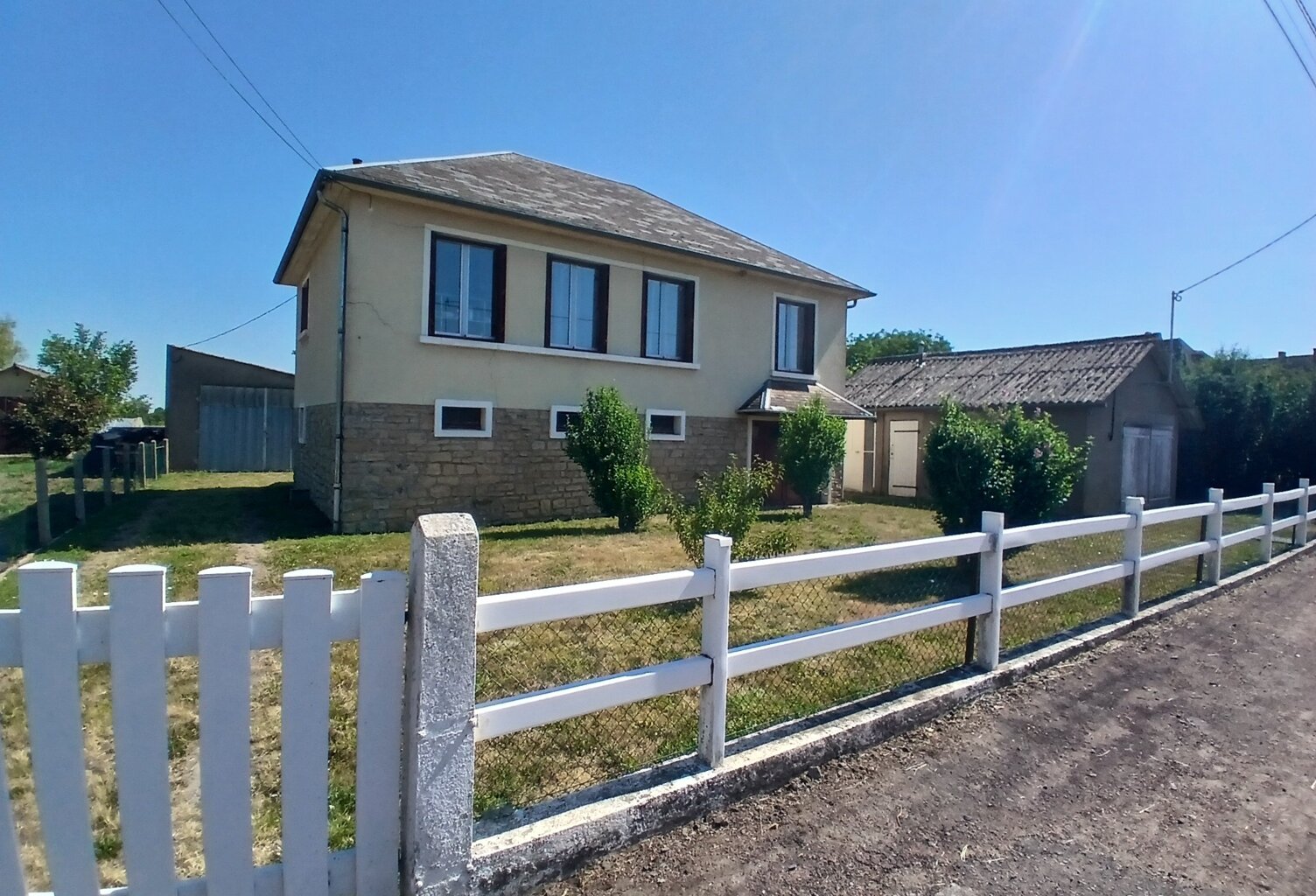 Maison à vendre 4 pièces CERCY LA TOUR (58) — photo 1
