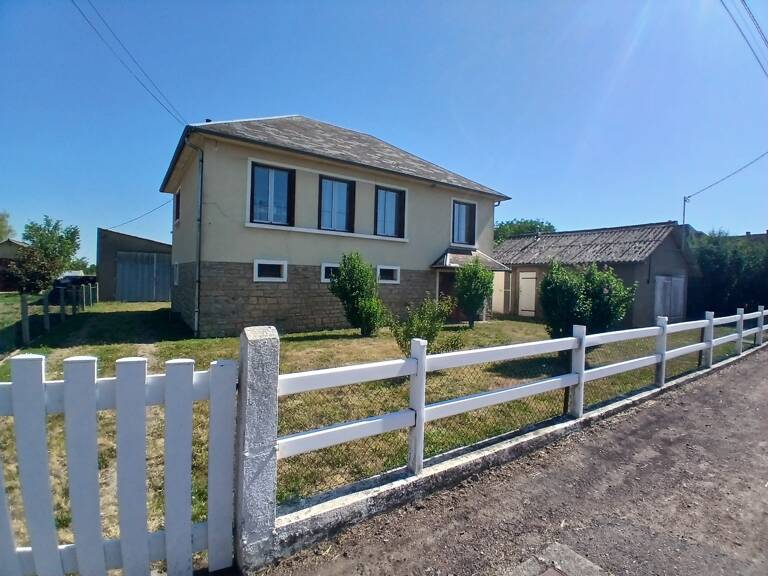 Maison à vendre 4 pièces CERCY LA TOUR (58) — photo 1