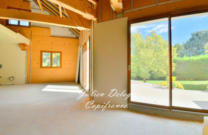 Crots – Maison à terminer avec deux appartements indépendants sur 2 821 m² de terrain — photo 2