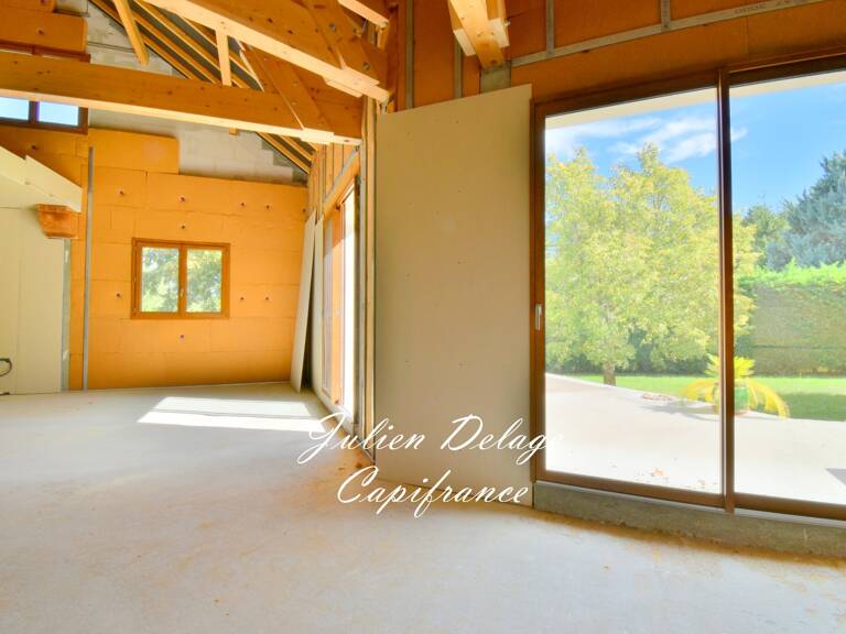 Crots – Maison à terminer avec deux appartements indépendants sur 2 821 m² de terrain — photo 1