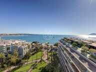Appartement unique à Cannes, offrant une superficie exceptionnelle de 335 m². Grande terrasse et cinq chambres — photo 2