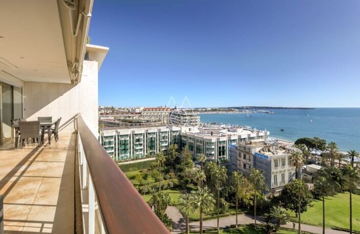 Appartement unique à Cannes, offrant une superficie exceptionnelle de 335 m². Grande terrasse et cinq chambres — photo 4