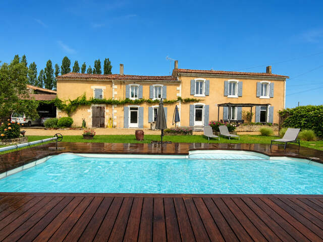 Maison à vendre 7 pièces proche de Courçon — photo du bien