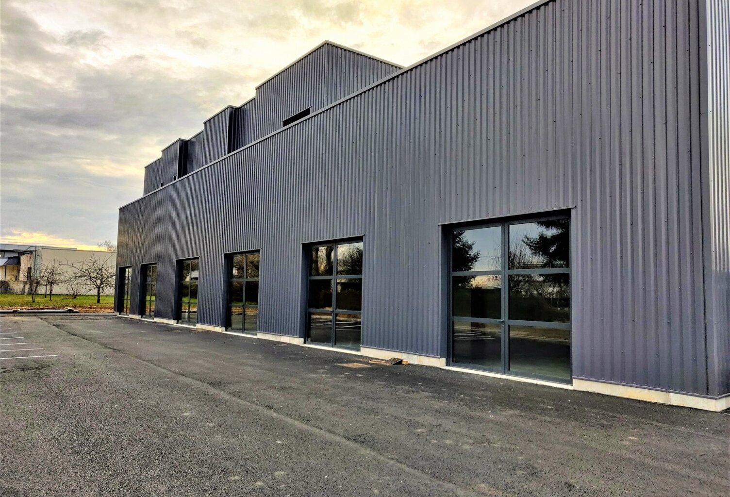 (37) TOURS NORD - ST CYR SUR LOIRE (Proche Rocade et Centre Commercial Auchan)local commercial, bureau ou entrepôt de stockage — photo 1