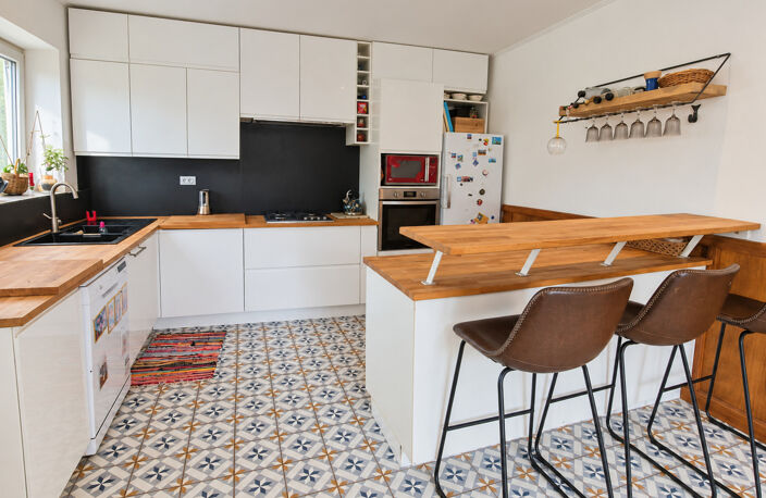 Propriete à vendre 8 pièces proche de SURGERES (17) 245 m² habitables - terrain 5 000 m² - Grandes dépendances — photo 3