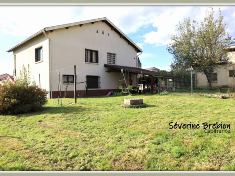 Charmante maison de 156 m², 3 chambres, garage, terrain plat et clôturé, PAC, tout à l'égout, au cœur de Chabreloche — photo 1