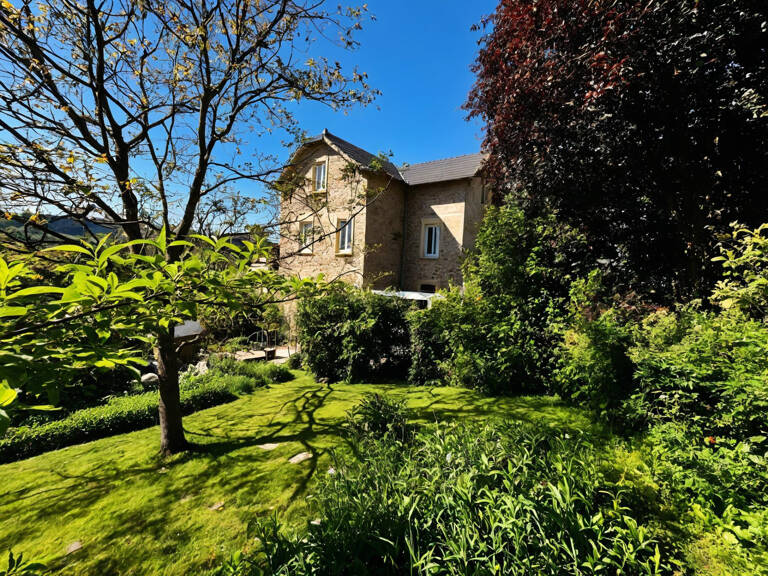 Rare en plein centre de Cours la ville – Maison de caractère 5 chambres avec jardin arboré et studio indépendant — photo 1