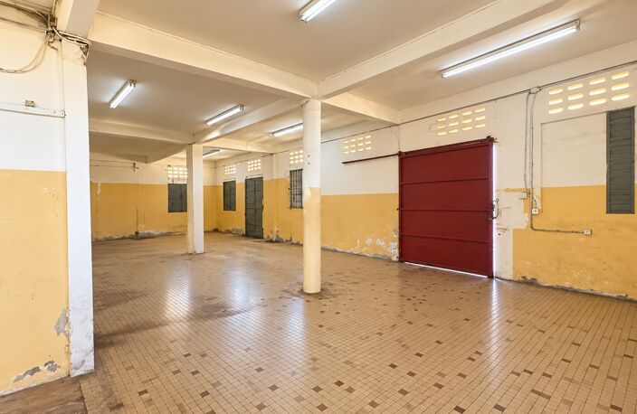 INVESTISSEURS – IMMEUBLE À FORT POTENTIEL AVEC LOCAL COMMERCIAL ET LOGEMENTS — photo 3