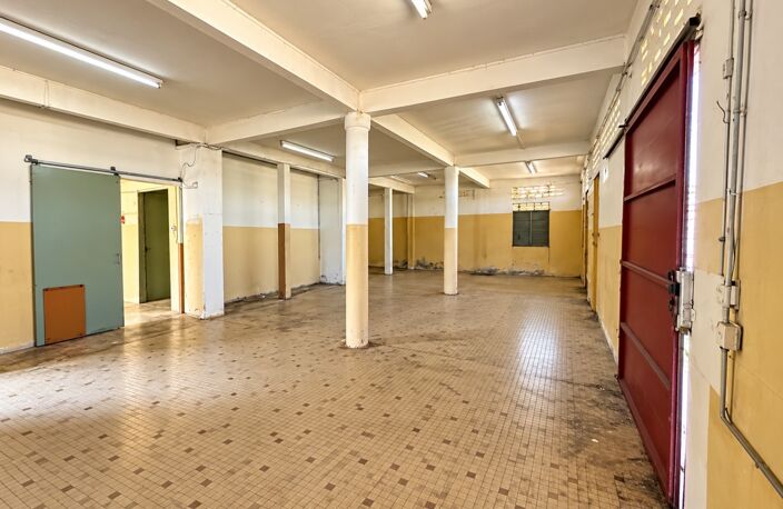INVESTISSEURS – IMMEUBLE À FORT POTENTIEL AVEC LOCAL COMMERCIAL ET LOGEMENTS — photo 4