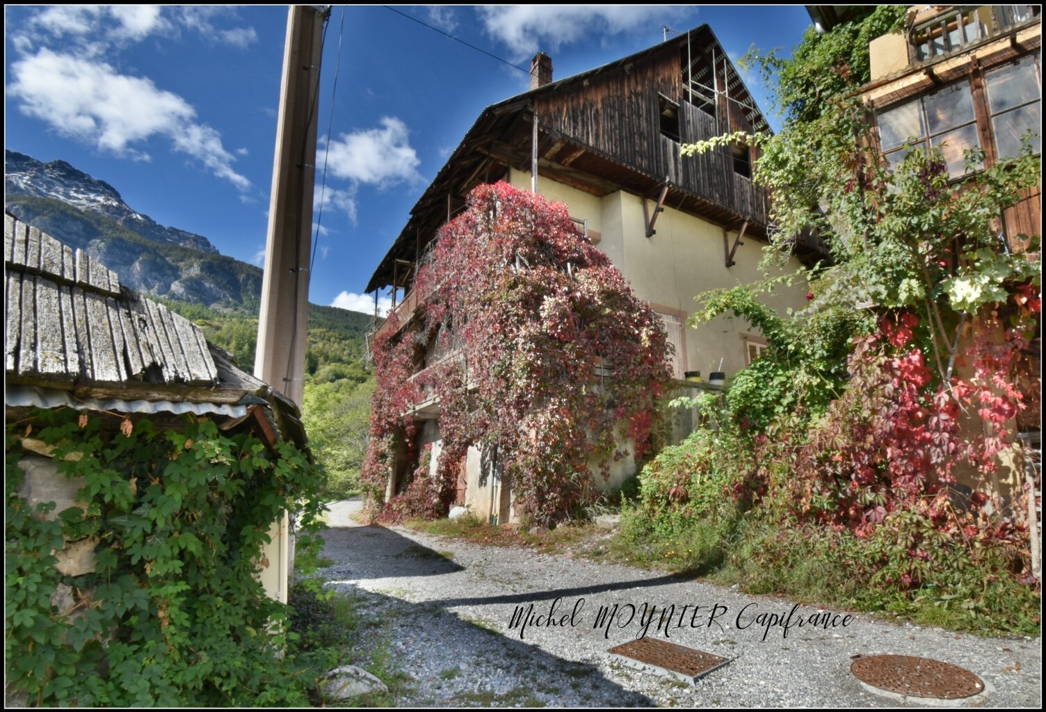A PALLON, commune de Freissinières, Maison de village à rénover, avec granges, caves et terrain non attenant — photo 1