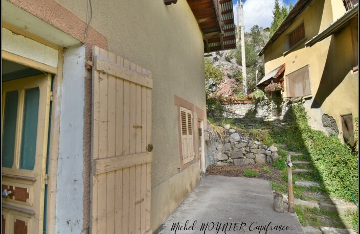 A PALLON, commune de Freissinières, Maison de village à rénover, avec granges, caves et terrain non attenant — photo 5