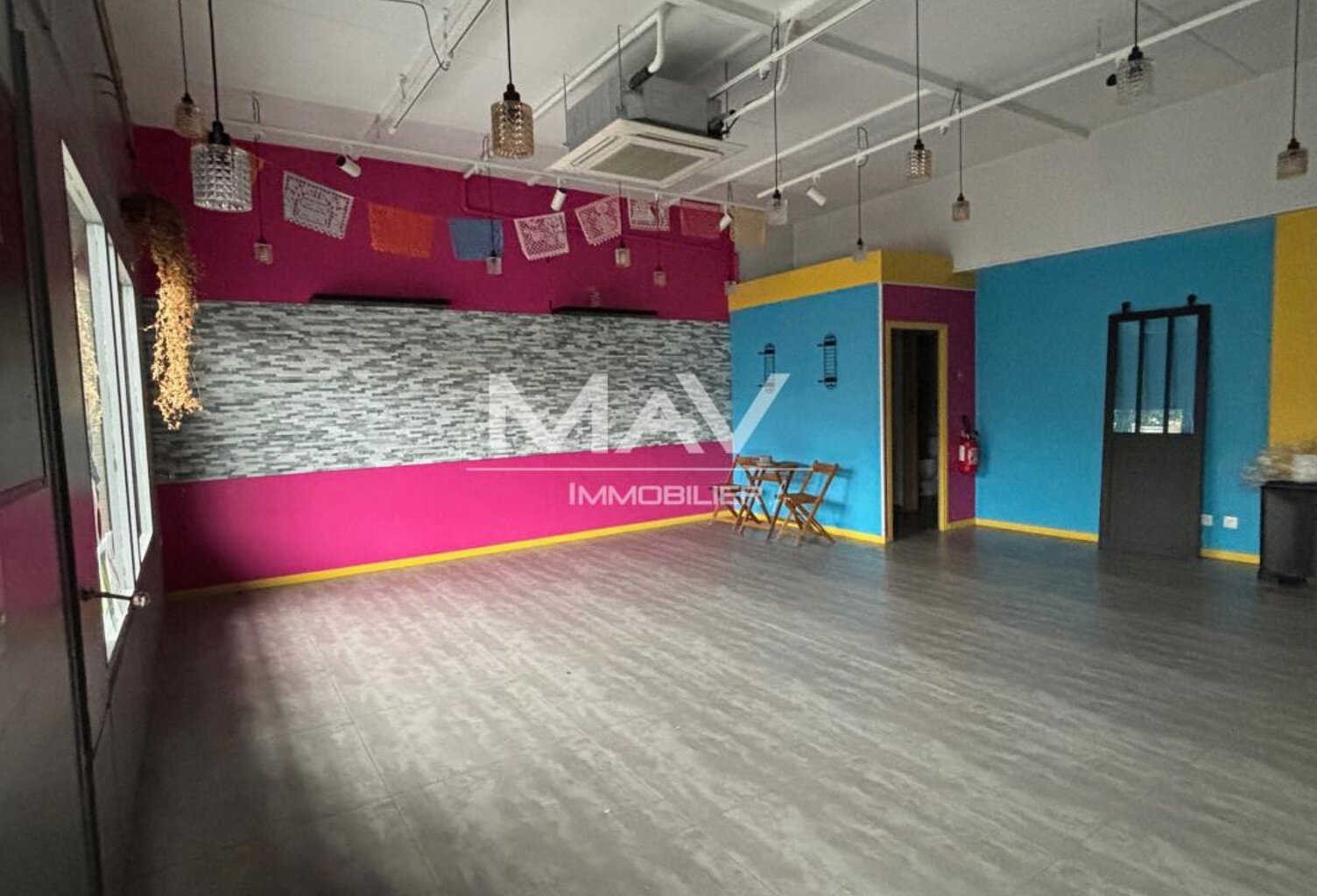 Local commercial — photo 1