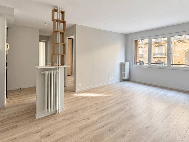 Paris XIVème  – Tombe Issoire | Trois pièces en parfait état — photo 1