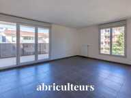Appartement spacieux avec grand balcon,en vente à Vénissieux Paul Bert (69200) — photo 2