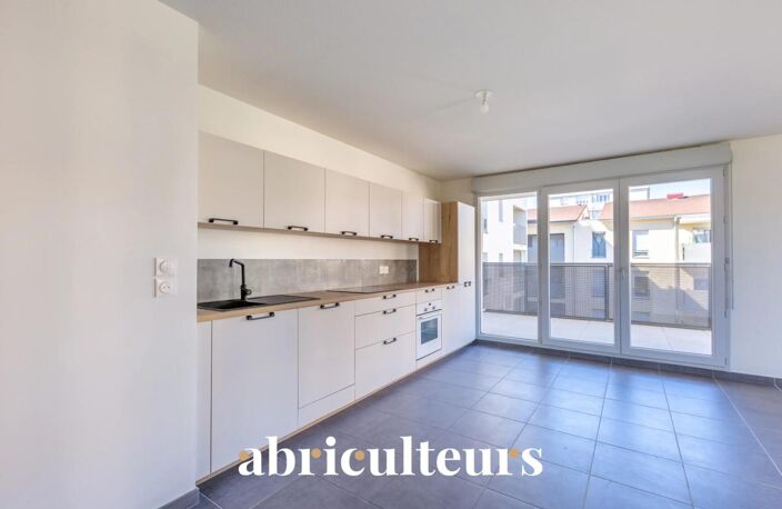 Appartement spacieux avec grand balcon,en vente à Vénissieux Paul Bert (69200) — photo 4