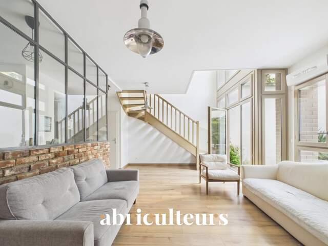 Appartement duplex avec terrasse, 2 parkings en vente à Eaubonne 95600 — photo du bien