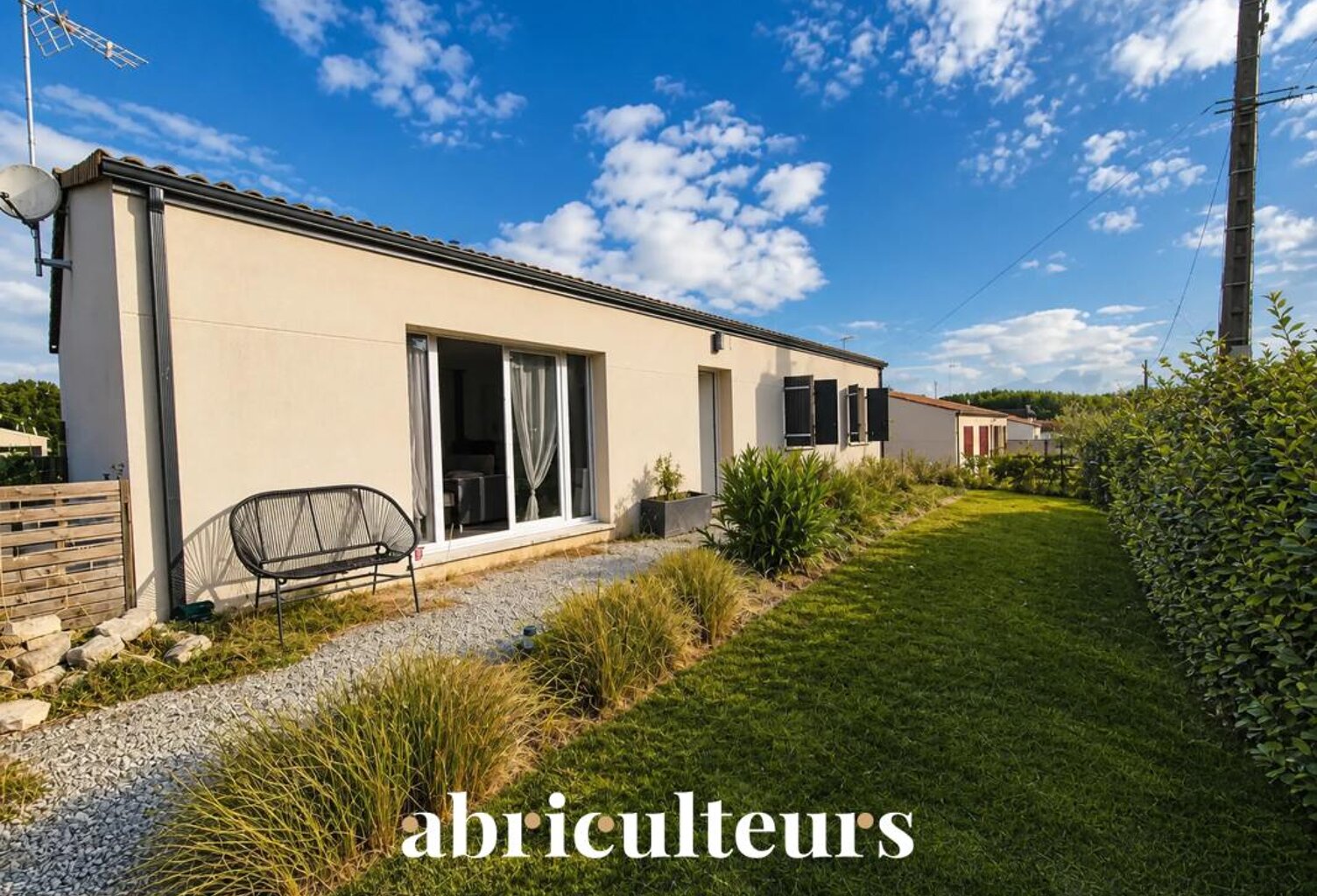 Maison de plain-pied 100 m² au cœur d'un quartier calme en vente à Mainxe-Gondeville (16200) — photo 1