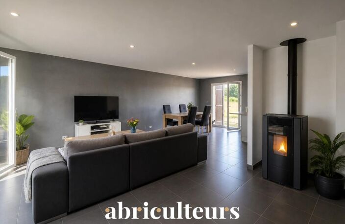 Maison de plain-pied 100 m² au cœur d'un quartier calme en vente à Mainxe-Gondeville (16200) — photo 2
