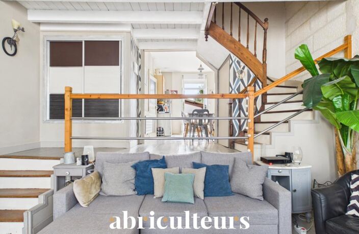 Charmante maison de ville en vente à proximité immédiate de la gare - Saintes (17100) — photo 2
