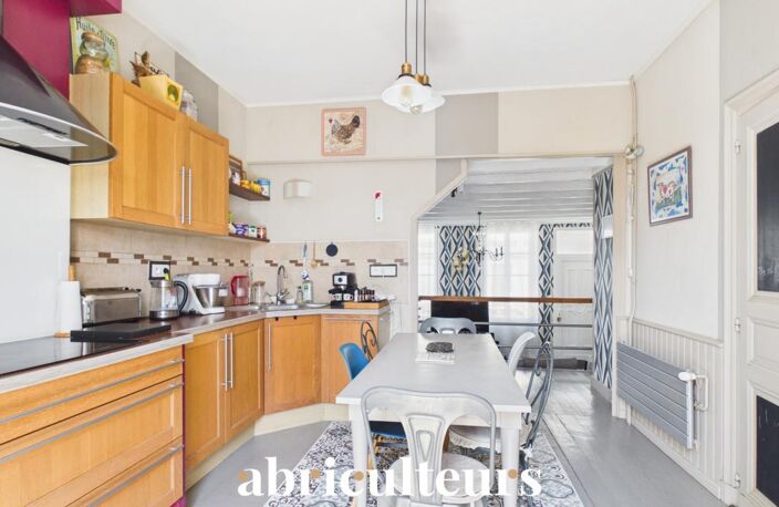Charmante maison de ville en vente à proximité immédiate de la gare - Saintes (17100) — photo 4