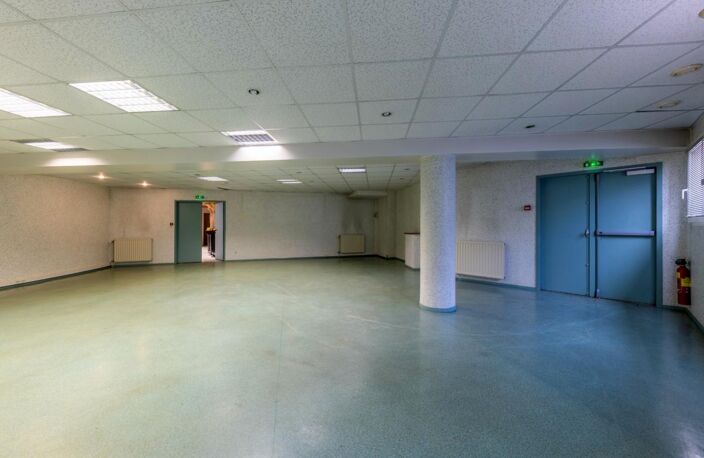 Immeuble et parkings - 2 395 m² - Nevers (58) — photo 4
