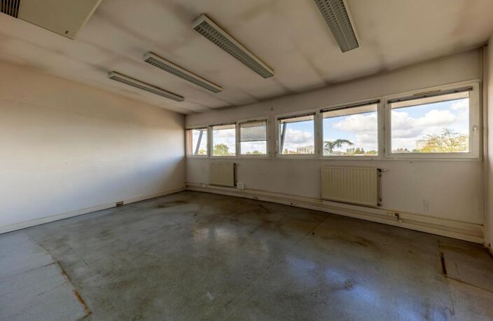 Immeuble et parkings - 2 395 m² - Nevers (58) — photo 5