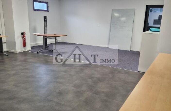 Entrepôt Bureaux 1360m² à louer à Taverny — photo 5
